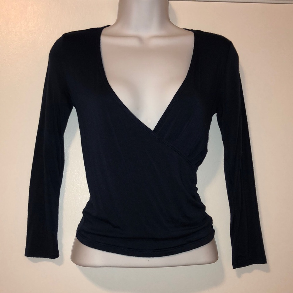 Deep V-Neck Quarter Sleeve